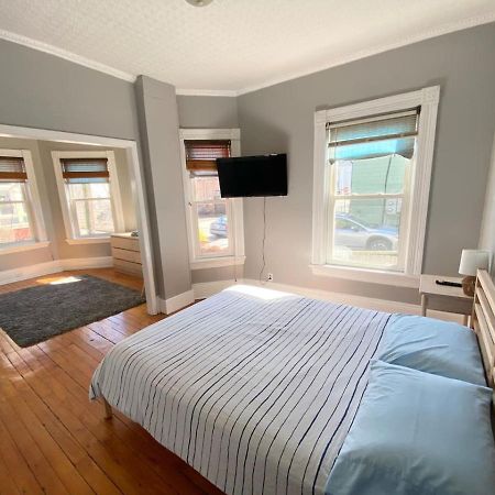 Spacious Room In Federal Hill Near Downtown With Shared Bathroom And Kitchen Providence Exterior photo