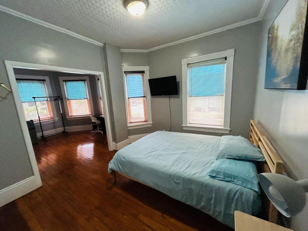 Spacious Room In Federal Hill Near Downtown With Shared Bathroom And Kitchen Providence Exterior photo