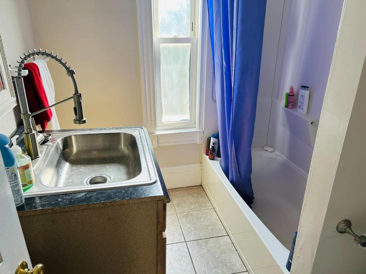 Spacious Room In Federal Hill Near Downtown With Shared Bathroom And Kitchen Providence Exterior photo