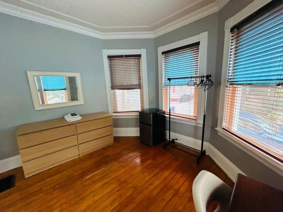 Spacious Room In Federal Hill Near Downtown With Shared Bathroom And Kitchen Providence Exterior photo