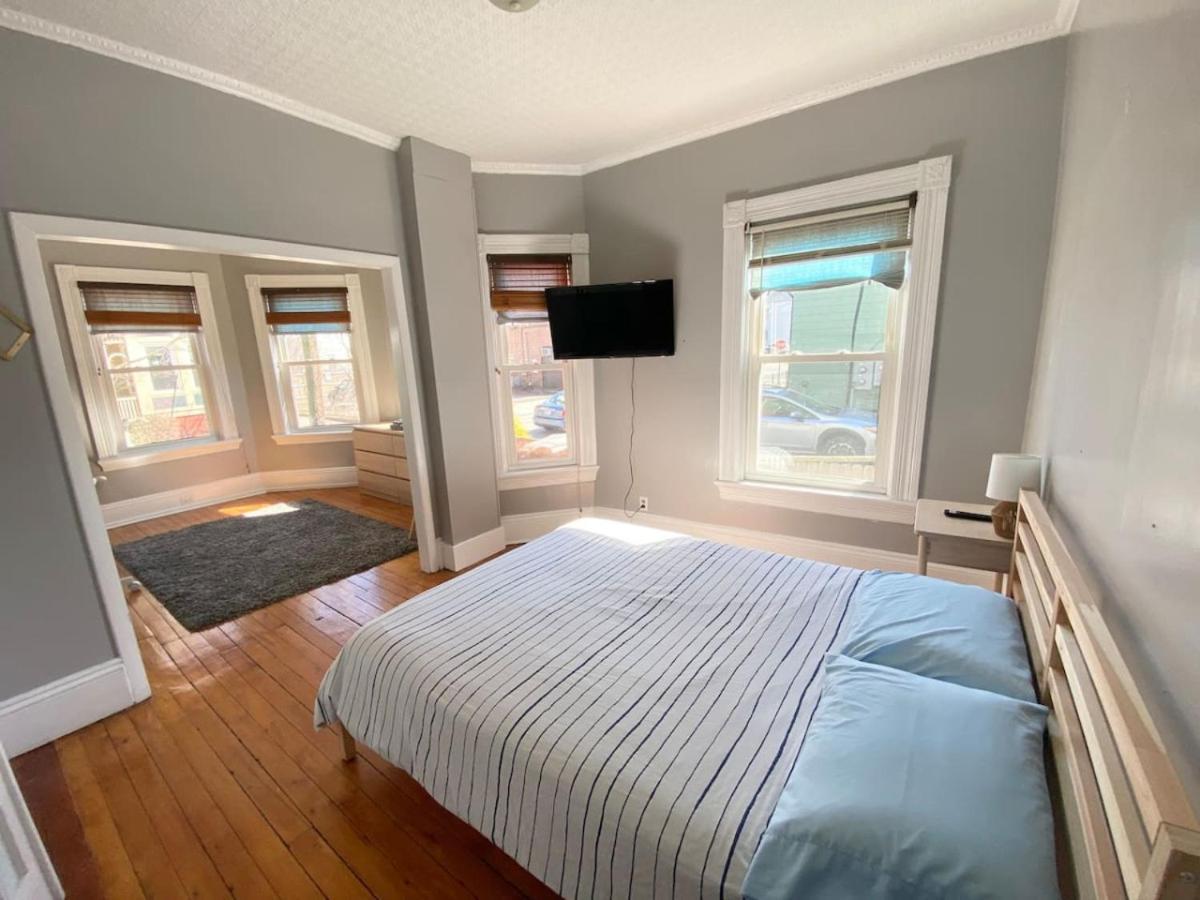 Spacious Room In Federal Hill Near Downtown With Shared Bathroom And Kitchen Providence Exterior photo